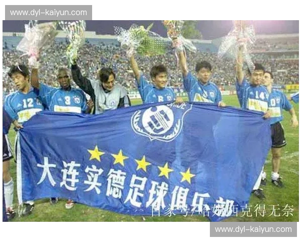 加的夫之巅：当紫衣军团遇上黑白长城，那场重塑足球历史的巅峰对决