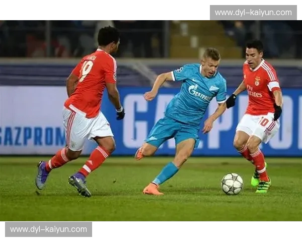 冰与火之歌：叶胡达与泽尼特的绿茵权杖之争